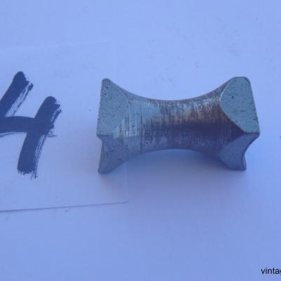 Entretoise de bases en acier usiné (26mm)