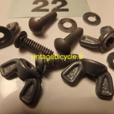 MUDGUARD BOLTS/WINGNUTS for fitting mudguards type Bluemels. NOS (set of 4)